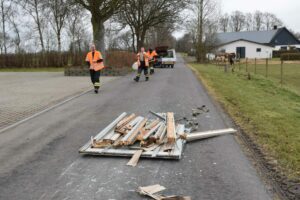280221 Udestue midt paa vejen 01 foto H E Haulrich