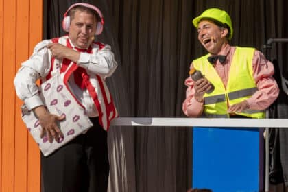Satirisk teater