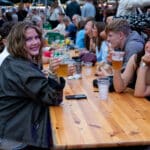 Mange mennesker til streetfood festival