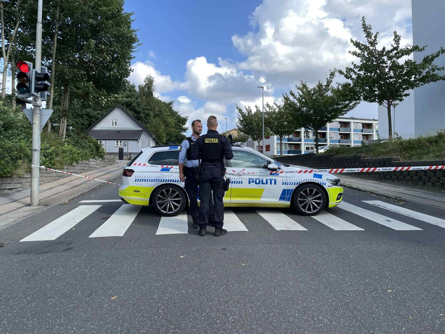 Politiet massivt tilstede i boligområde