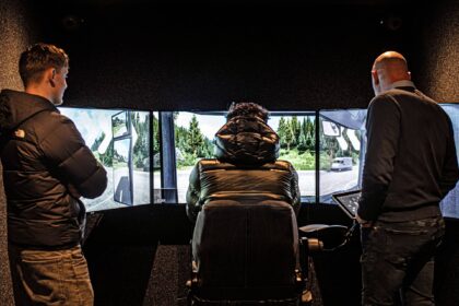 Elever fra Bakkeskolen i Kolding kan prøve lastbilsimulator