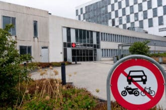 Indgangen til Akutmodtagelsen og Lægevagten på Kolding Sygehus