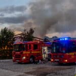 600 kvadratmeter lagerhal med halm i flammer ved Sjølund efter brug af ukrudtsbrænder