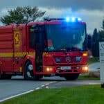 600 kvadratmeter lagerhal med halm i flammer ved Sjølund efter brug af ukrudtsbrænder