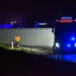 Væltet lastbil med skinker på E45 ved Bramdrupdam i sydgående retning - et spor farbart