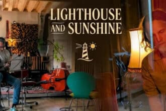 De to Kolding-musikere Leendert Thobiasen Hage og Lars Holbæk bag musikprojektet Lighthouse & Sunshine med det nye album The Odyssey of Men