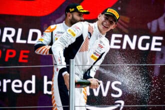 Bastian Buus fra Kolding jubler efter at have vundet GT World Challenge Europe Sprint Cup i Barcelona med Lionspeed GP