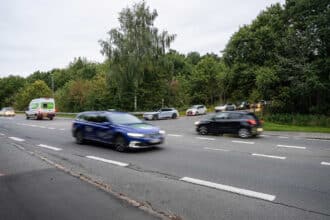 Kø på Blåbærvej i Vonsild ved Kolding - bilister holder i kø for at komme ud på Vonsildvej