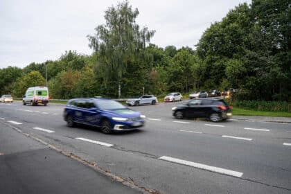 Kø på Blåbærvej i Vonsild ved Kolding - bilister holder i kø for at komme ud på Vonsildvej