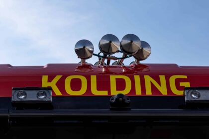 Brand i lejlighed på Skovvejen i Kolding lørdag eftermiddag med kraftig røgudvikling