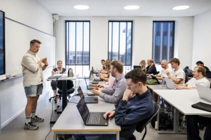 Minister Lisbeth Bech-Nielsen vil have flere uddannet i cybersikkerhed - IBA Erhvervsakademi Kolding er i gang med ny professionsbachelor