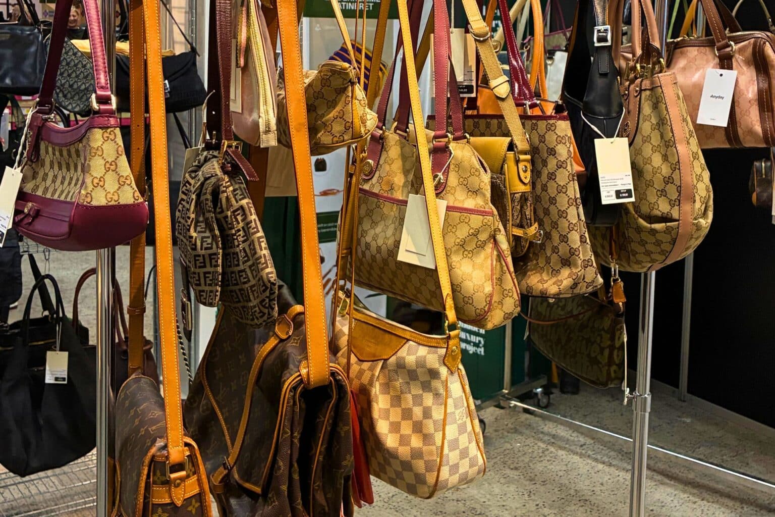 Tæt på designertasker fra Gucci, Louis Vuitton og Fendi til pop-up i Sydbank Arena Kolding
