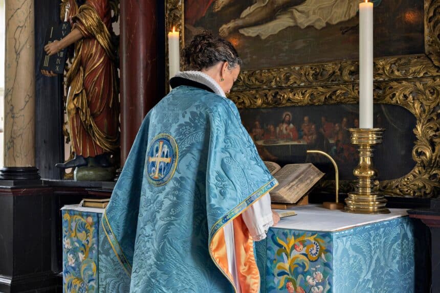 dronning margrethe graasten slotskirke blaa messehagel