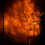 Gammelt bindingsværkshus i flammer ved gårdbrand på Kolding Landevej Gudsø - brandvæsen på stedet