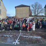 Deltagere i alle aldre i Halloween-kostumer samlet til Scary Run ved GAME Street Hub i Kolding før løbet gennem byen