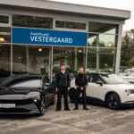 NIO ET5 og Firefly hos Autohuset Vestergaard i Kolding med sælger Lukas Haugaard Tournebize og mekaniker Kristian Sørensen