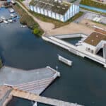 Superpumperne i BlueKoldings nye pumpesluse i Kolding Havn sættes på natarbejde for at stoppe havet