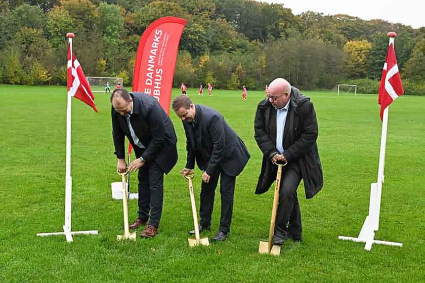 vejen-tog-foerste-spadestik-regionalt-fodboldcenter-dbu
